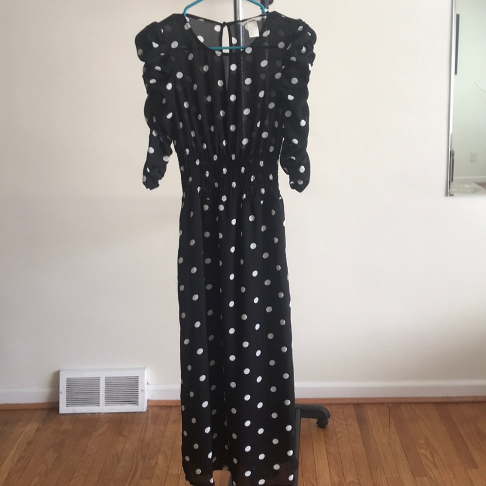 H&M black with white polka dot ruffled sleeves dress with pockets